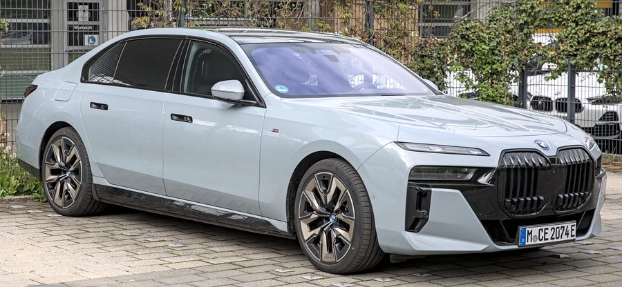 BMW i7