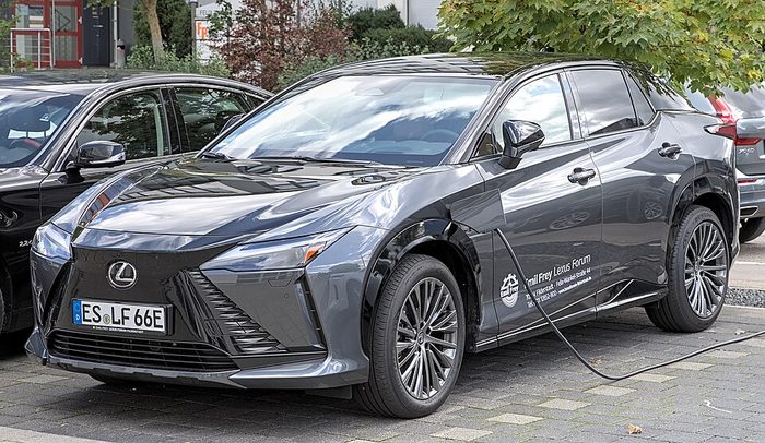 Lexus RZ 450e