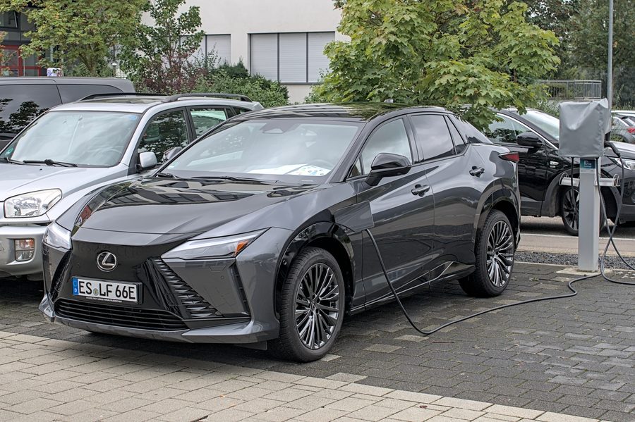 Lexus RZ 450e