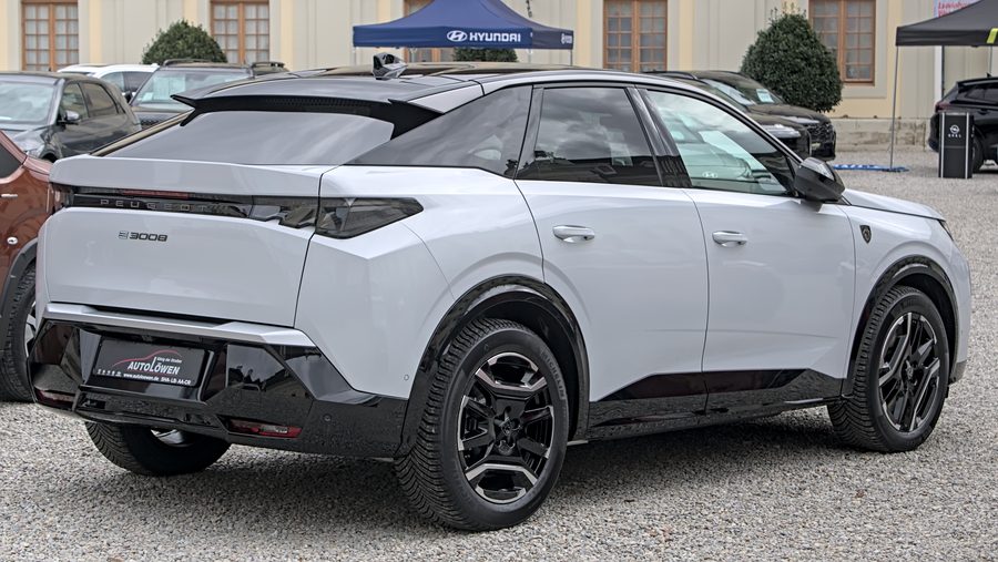 Peugeot e-3008